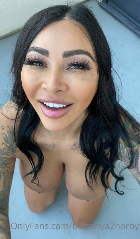 brittanya2horny exclusive model image
