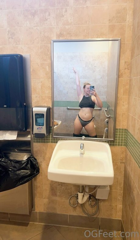 sativaskies erotic model images