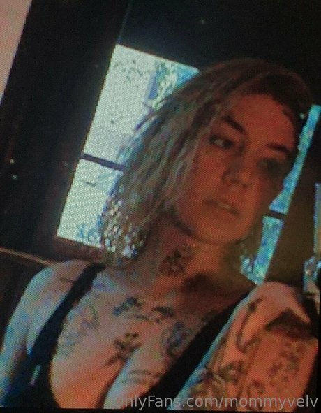 Velvetears model erotic pic