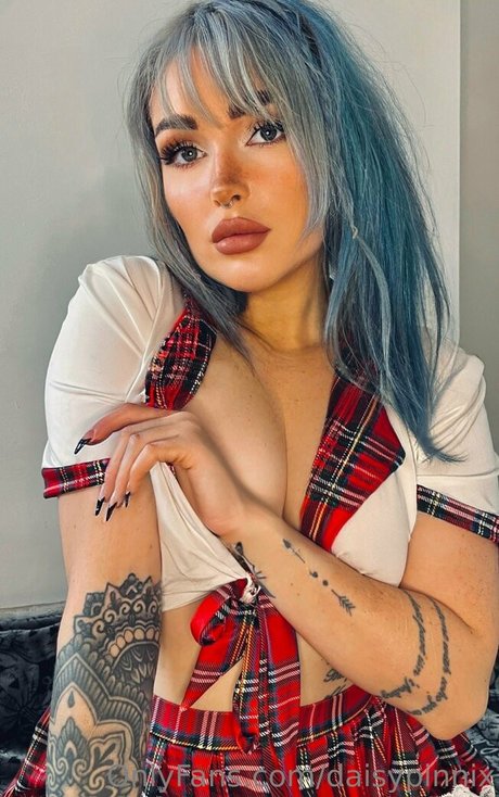 daisypinnix model naked pictures