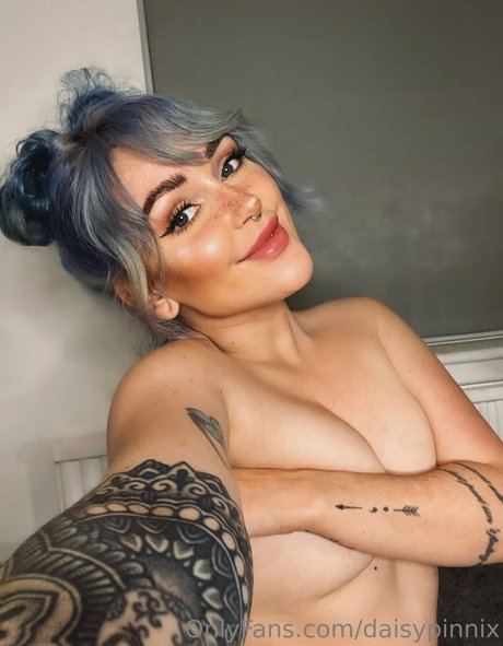 daisypinnix erotic actress photo