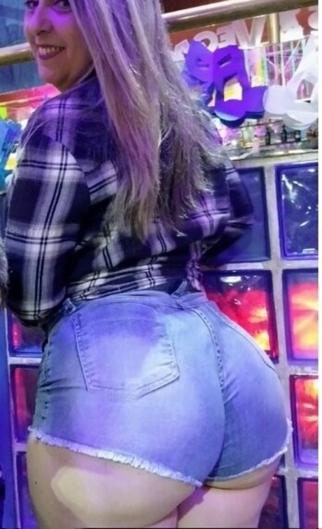 Casal Pimenta model beautiful photo