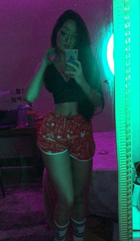 Mizuhart nude model pictures