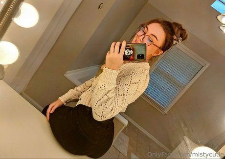 MistyCutie sex star photos