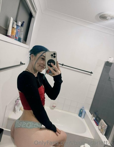 blue scarlett x nice model photo