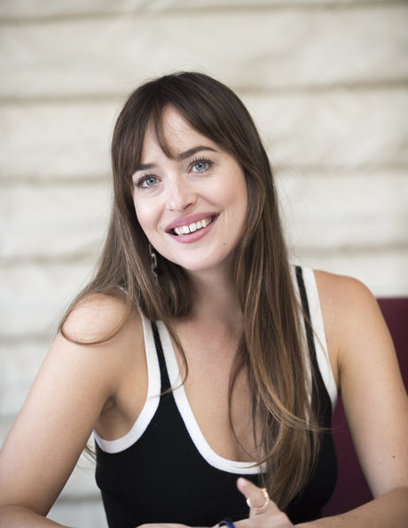 Dakota Johnson model high quality pic