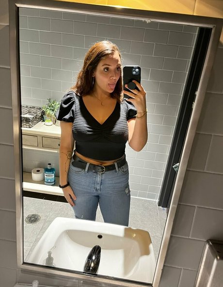 morgangallocomedy sexy actress image