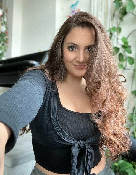 morgangallocomedy xxx pornstar photo