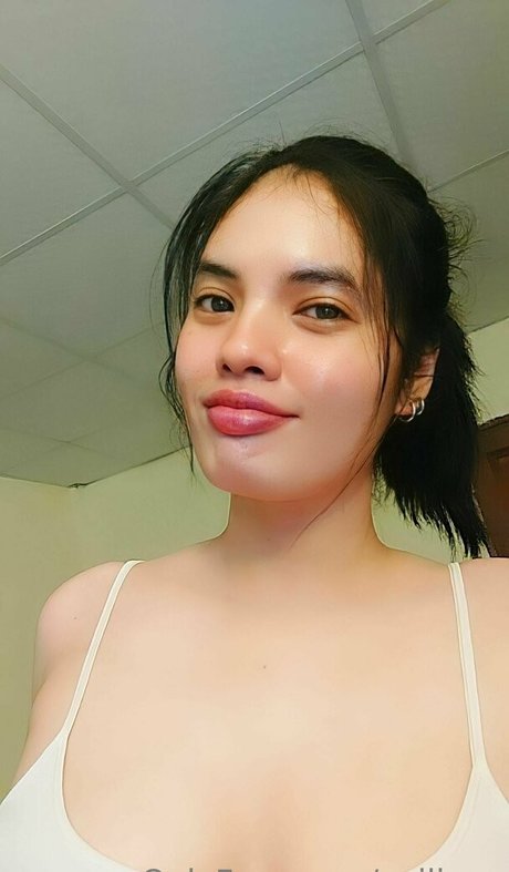 avilinax pornographic model photo