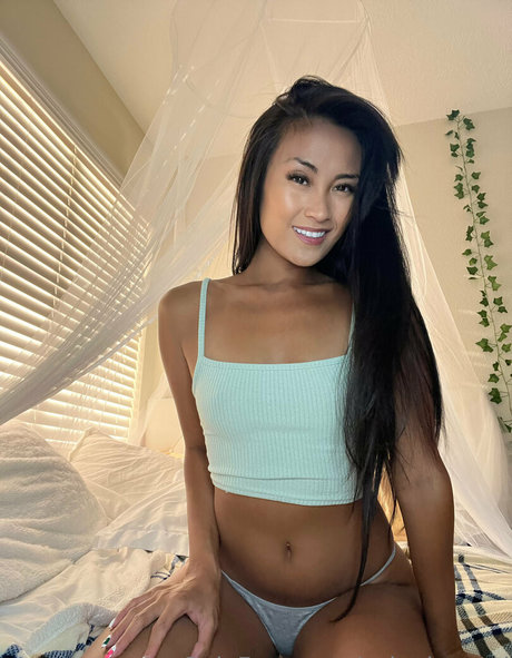 asiankrystal star nudes picture