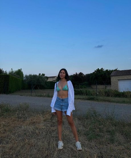 Shanti Tan model photo