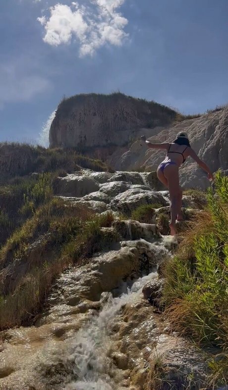 Shanti Tan naked star pictures