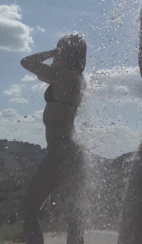 Shanti Tan sexy pornstar img