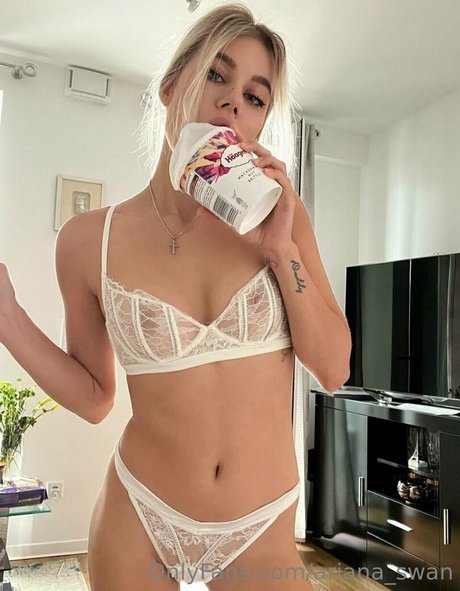 ariana swan nice star img