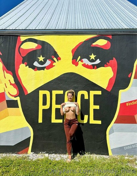 mandyrhea model free photos