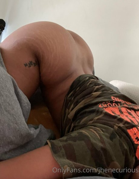 jhenecurious model adult picture