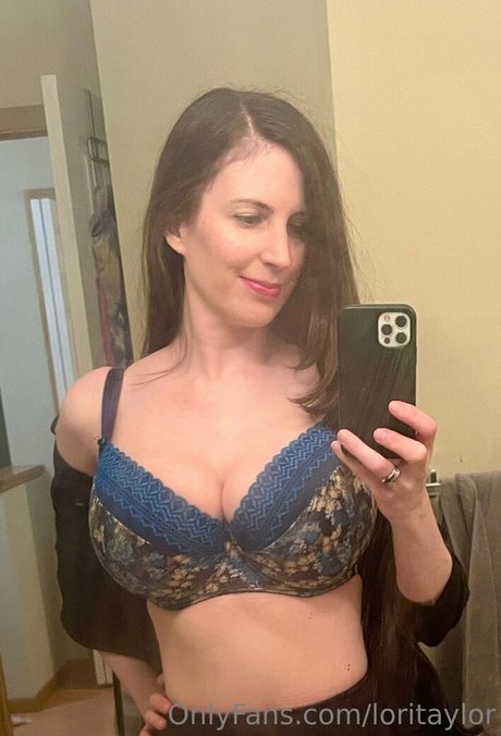 loritaylor best star img