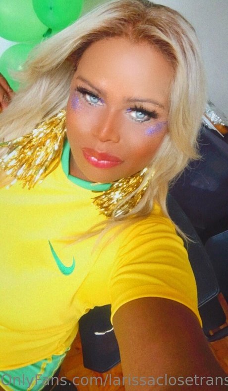 Larissa Close model erotic pics