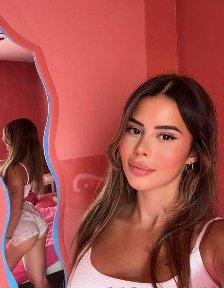 Frenchyleti pornstar naked img