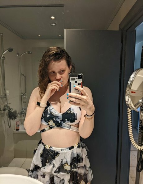 Reach For The Peach pornstar adult pic