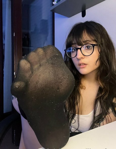 lilvanxfree nude model image