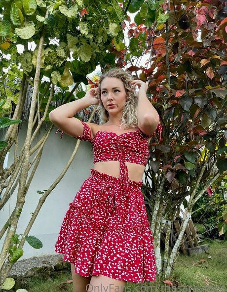 thesaraames adult actress pics