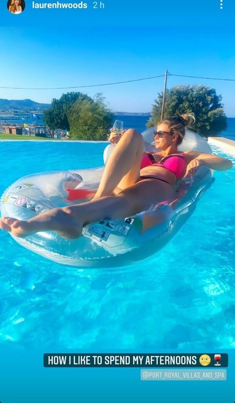 Scottish Murmurs ASMR star naked photos