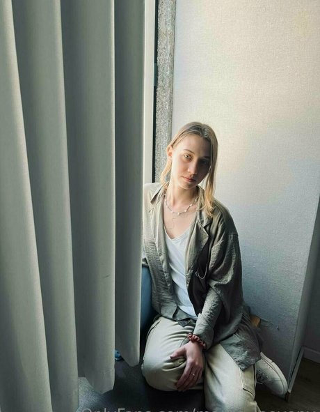 margo leevony art actress gallery