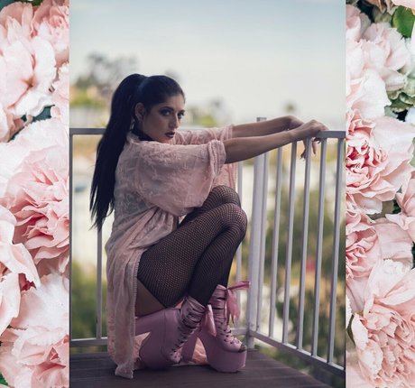 divinevenusvixen nude actress images