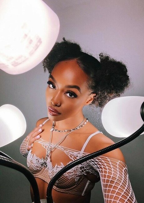 yourfavbubblebuttt model perfect picture