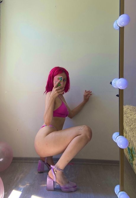 Hotlasie model xxx image