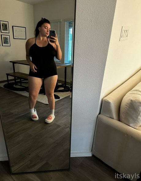 itskayls nude model pictures