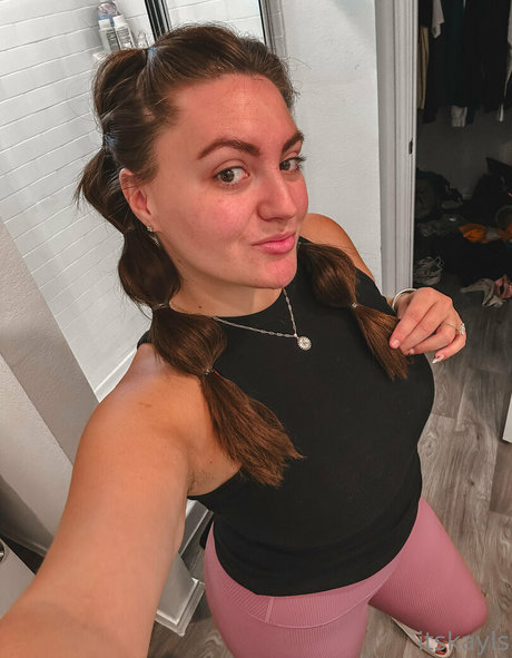 itskayls naked pornstar img