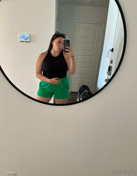 itskayls sexy model pic