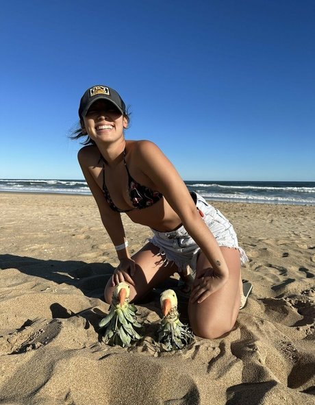 Ana Hikari free actress image