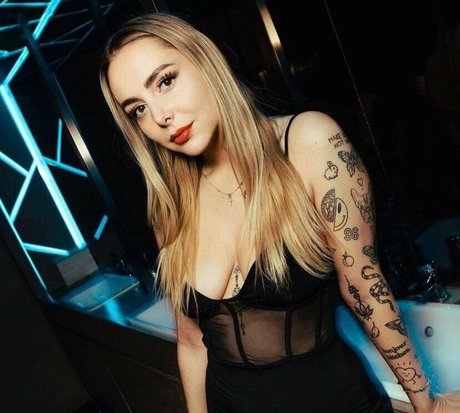 Elliloretta model pornographic pictures