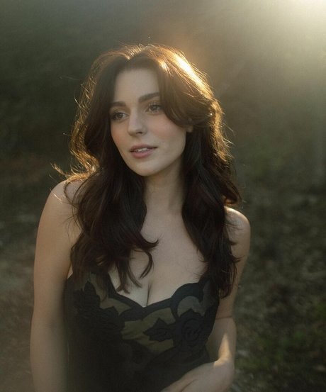 Taya Miller art actress photo