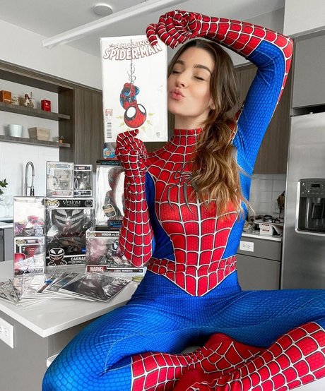 Taya Miller model erotic img