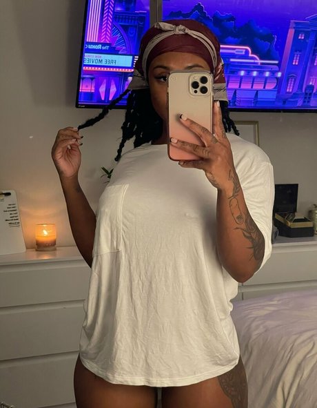 therealbombshell mint hot model photos