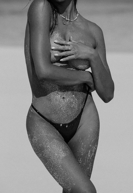 Natalie Roser star naked image