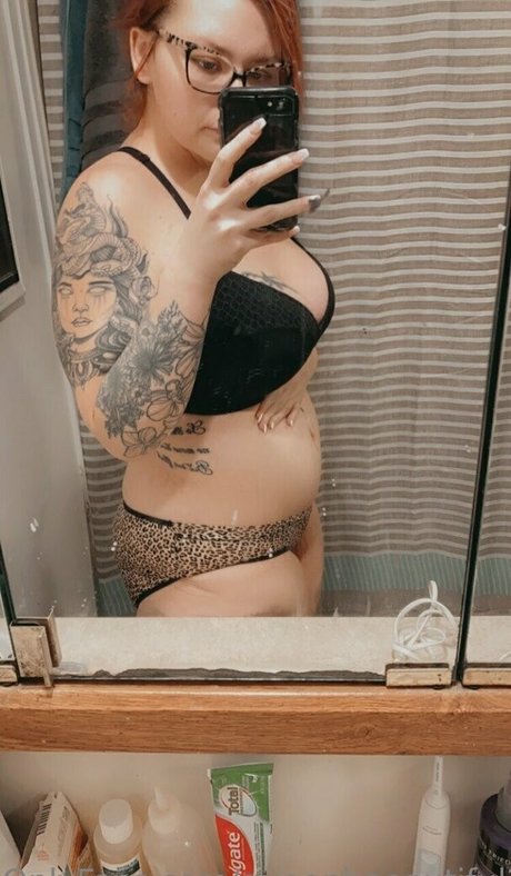 queenbeeautiful2021 exclusive model pics