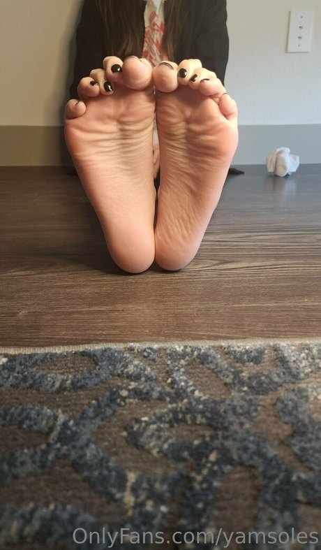 YamSoles model hd pic