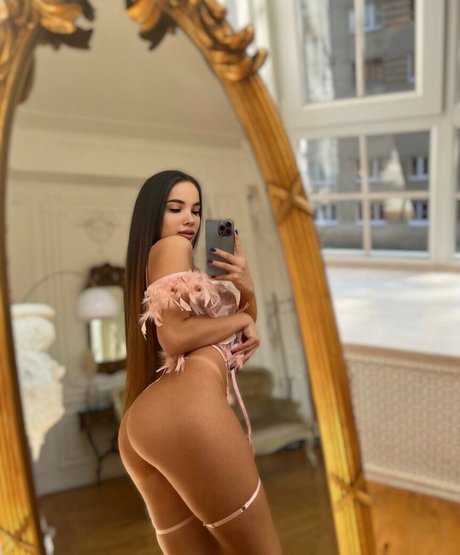 curvy lesbian onlyfans porno gallery