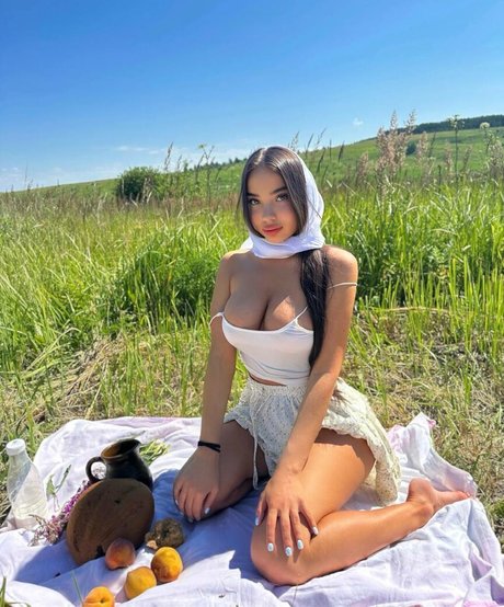 maytiyn erotic model photos