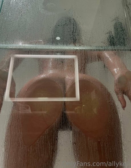 allyken perfect model photo