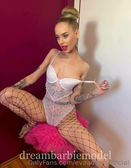 evaadamsofficial star beautiful photos