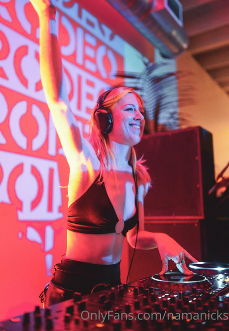 namanicks star erotic photos