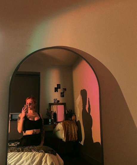 Hollie Rutter naked model archive