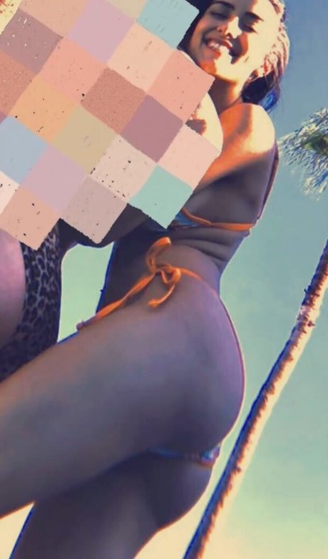 dela roo naked model img