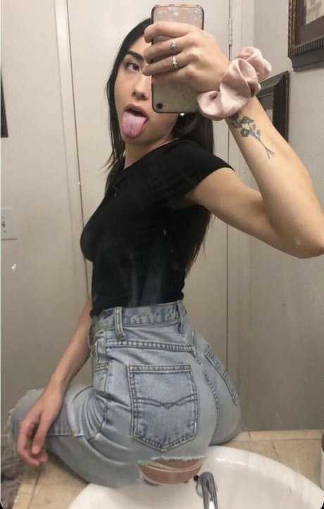 dela roo porn model pics